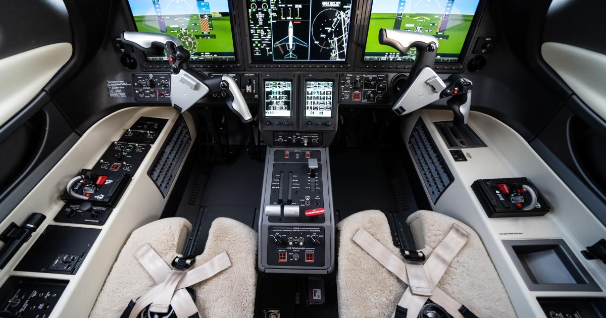 Uber Air al via nel 2026: taxi volanti pronti a Dubai 5 Phenom 300E Flight Deck