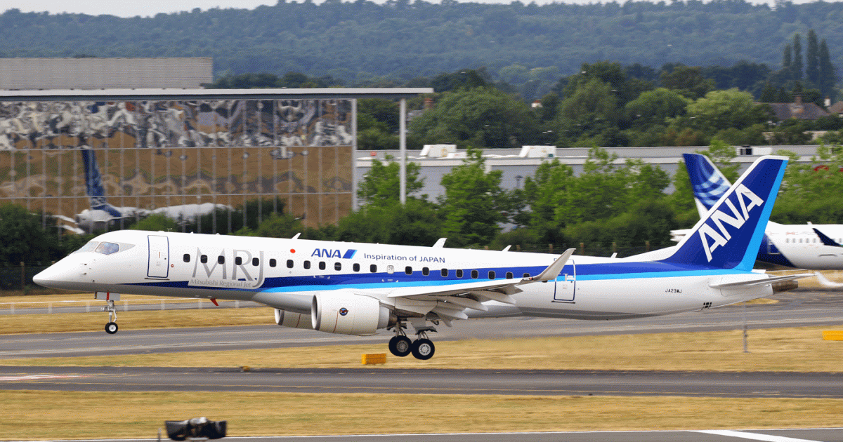 Mitsubishi Aircraft's MRJ90 Turns Heads in Airshow Debut