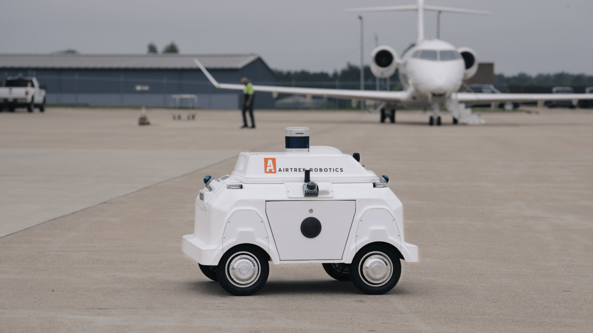 Pentastar Aviation FBO Introduces Wingwalking Robots