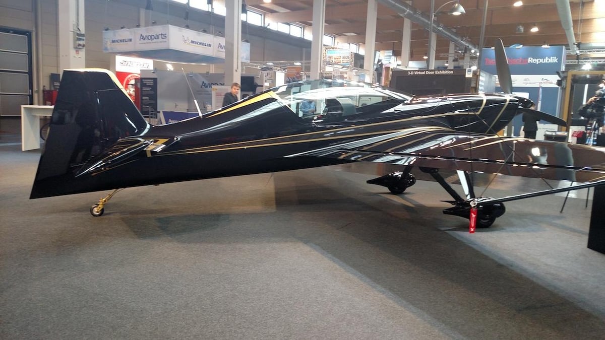 XtremeAir Expanding Reach with XA42 Gold, XA22 Trainer | Aviation ...