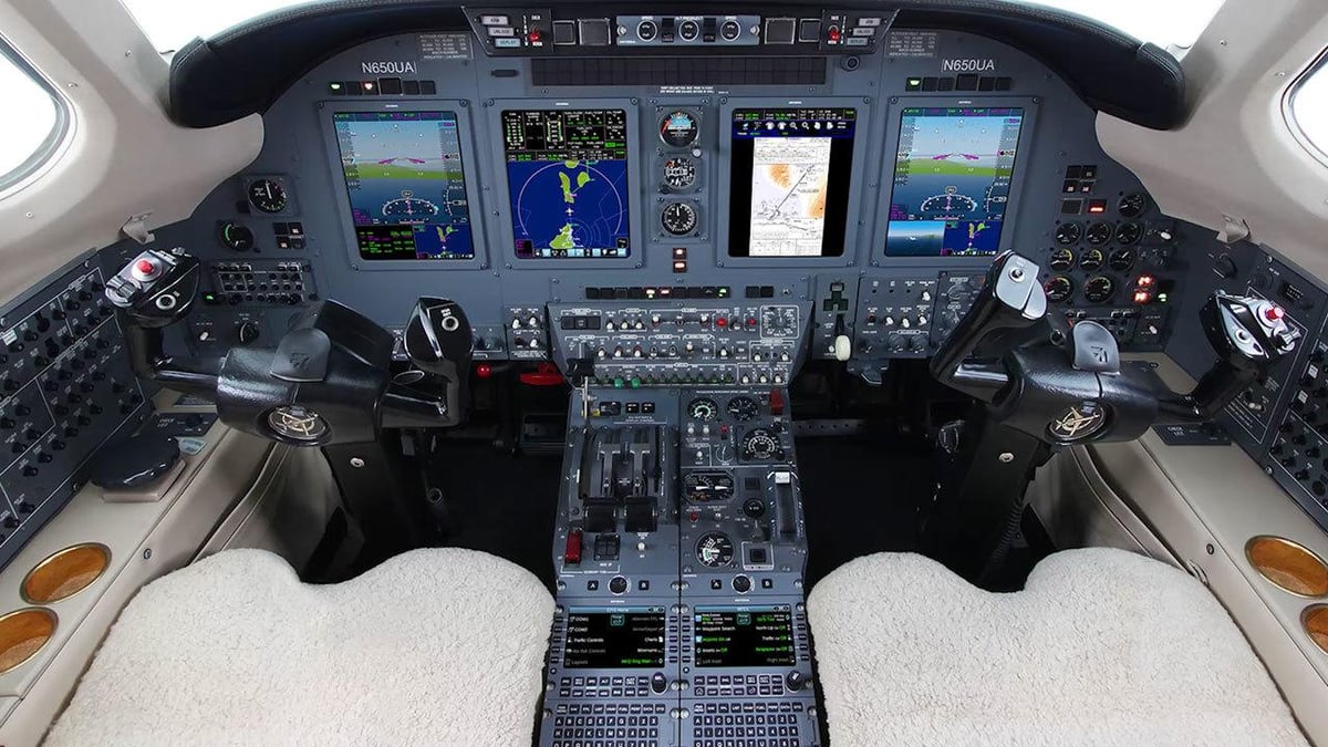 Universal Avionics InSight Integrated Flight Deck | Aviation ...