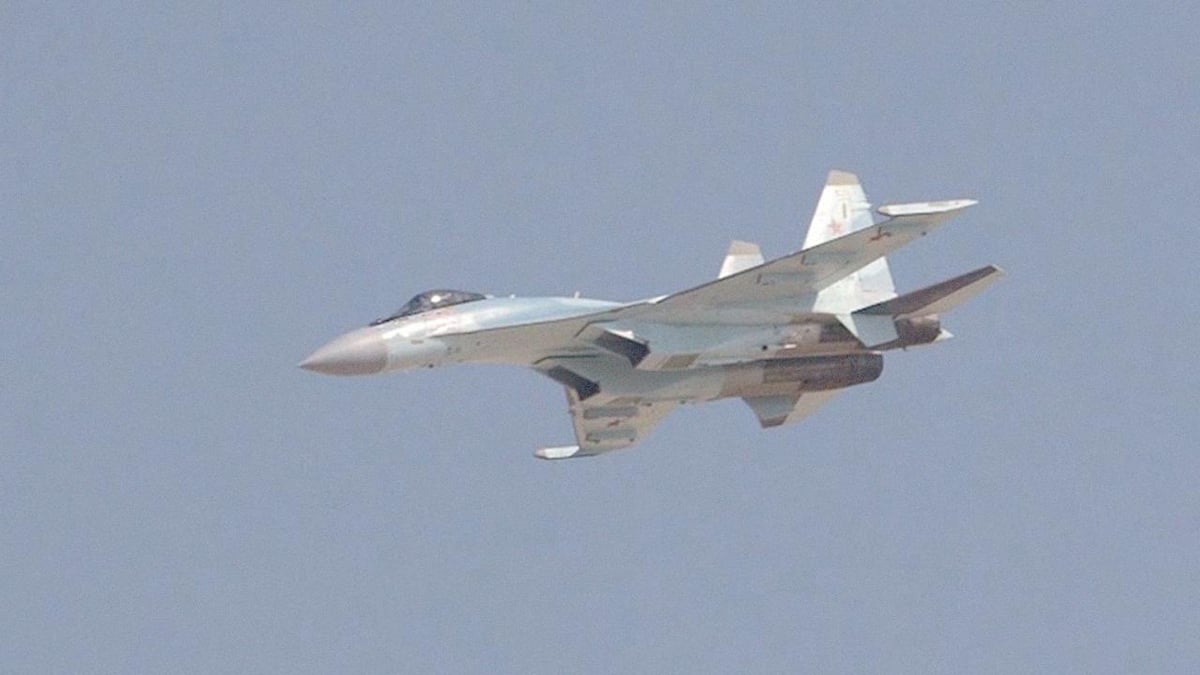 Russia’s Sukhoi Su-35 Flying Display at Dubai Airshow 2017 | Aviation ...