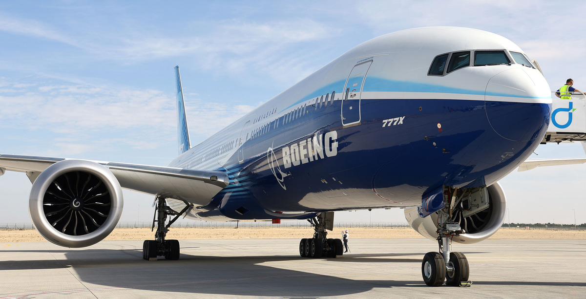 Boeing 777X Arrives at Dubai | Aviation International News