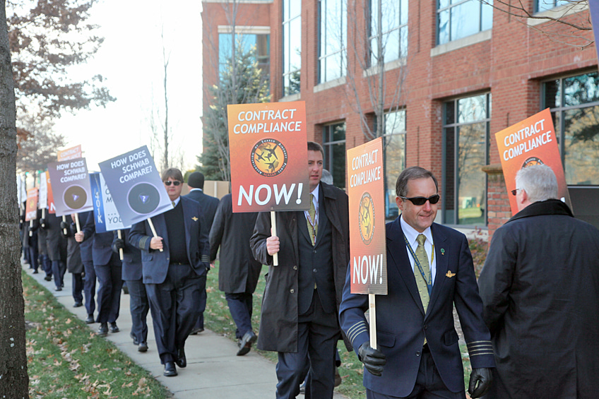NetJets Employees Picket over Multiple Grievances Aviation