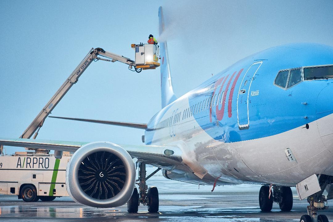 Modellino Aereo Boeing 737 Max 8 'Malta' In Scala 1/200 - TUI, Con Supporto, Lunghezza 21 Cm, Replica Dettagliata Per Collezione