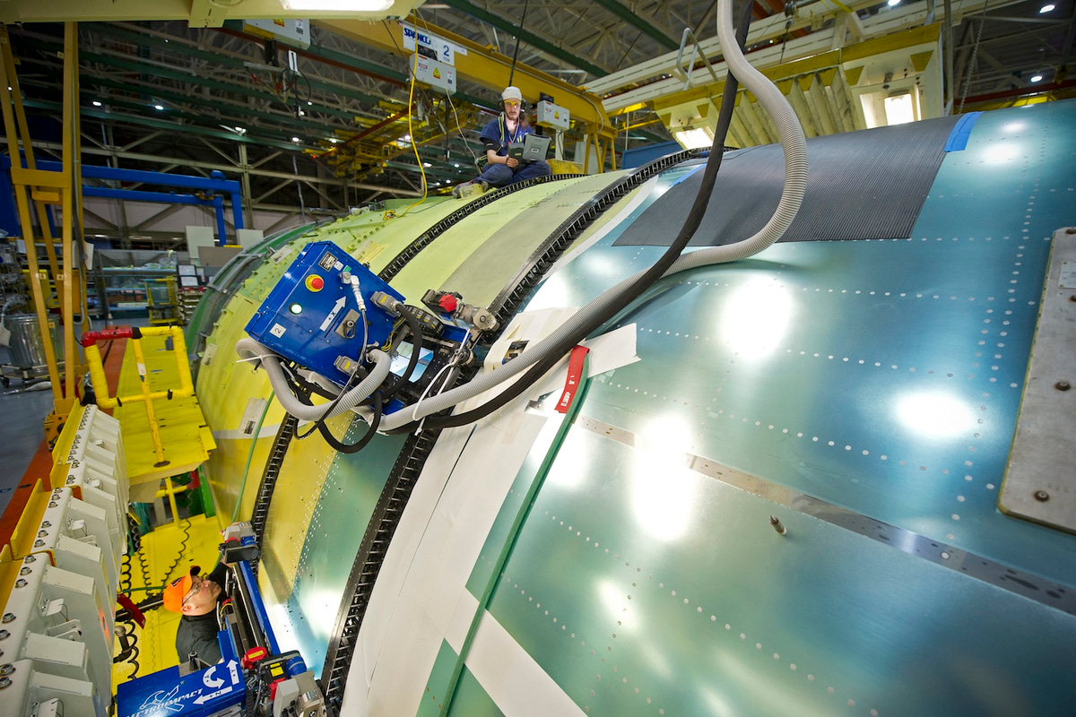 Производство самолетов су 30. Иркутский авиационный завод 7 цех. Оао 514 арз. Сборка самолетов на заводе. Фюзеляж боинга 747.