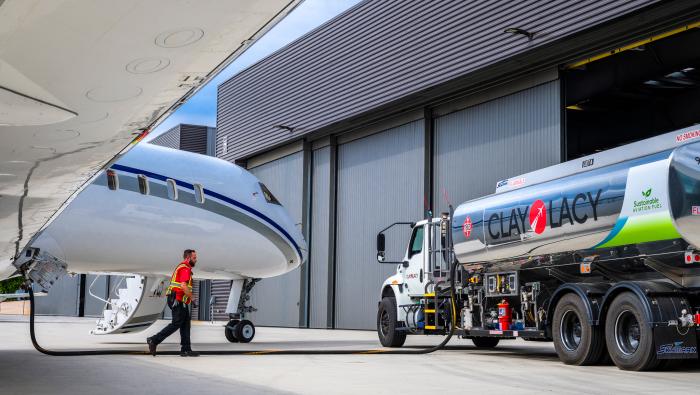 Clay Lacy Aviation fueling business jet with SAF