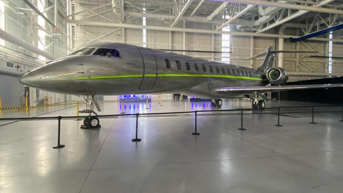 Bombardier Global 8000 first delivery