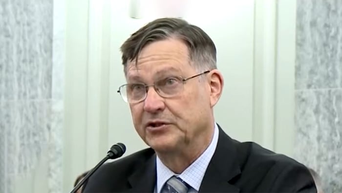 NTSB member John DeLeeuw