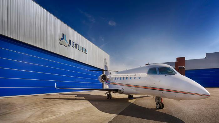 Jet in front of Jet Linx hangar