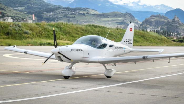 B23 Energic taxiing on runway