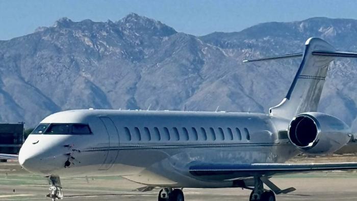 Metrojet Global 8000 business jet