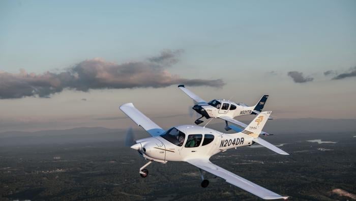 Cirrus TRAC10 training airplane