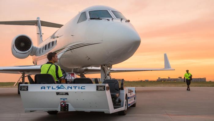 Atlantic line service tech towing business jet