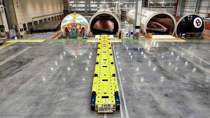 Airbus composite wing manufacturing 