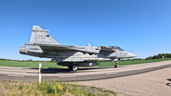 Gripen taxiing down road 
