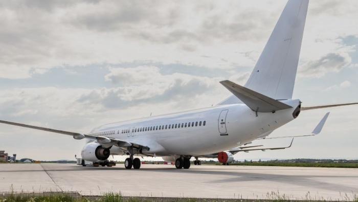 Boeing 737 from the rear, on the ground