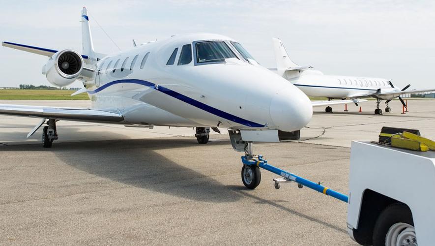 Towing business jet