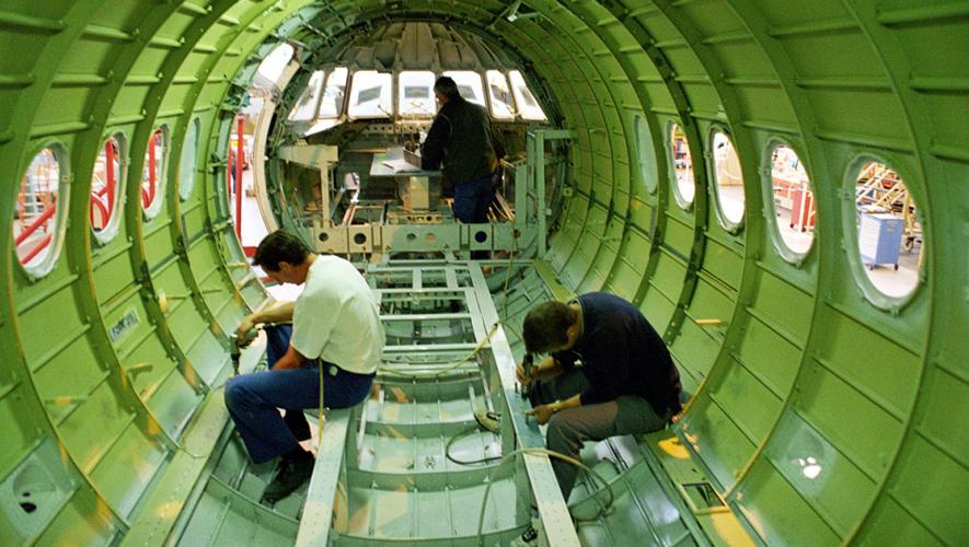 Dassault Falcon technicians