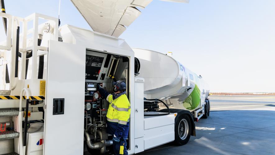 Neste SAF truck at airports 