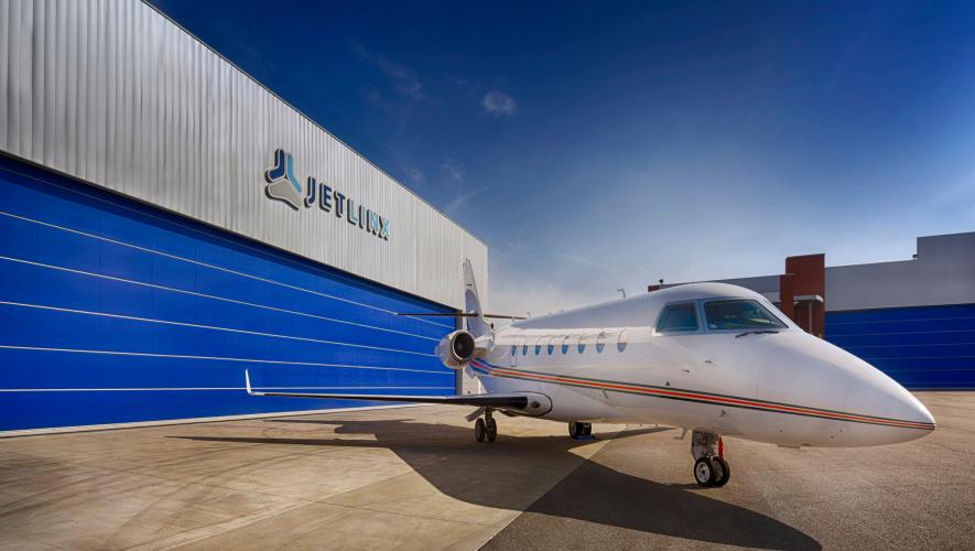 Jet in front of Jet Linx hangar