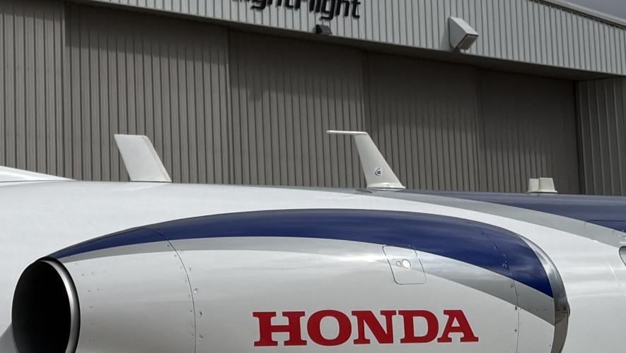 Straight Flight hangar with HF120 engine