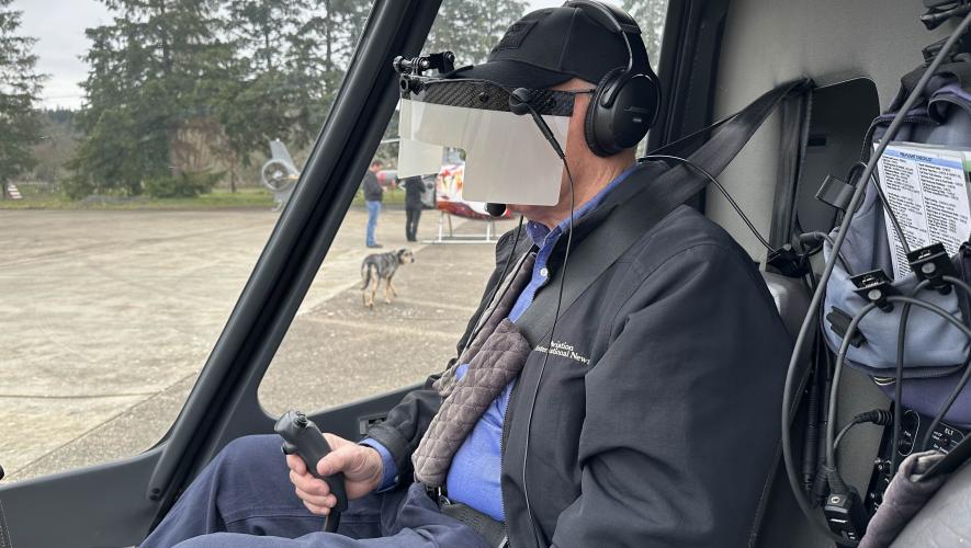 Flying helicopter with Icarus view-limiting device