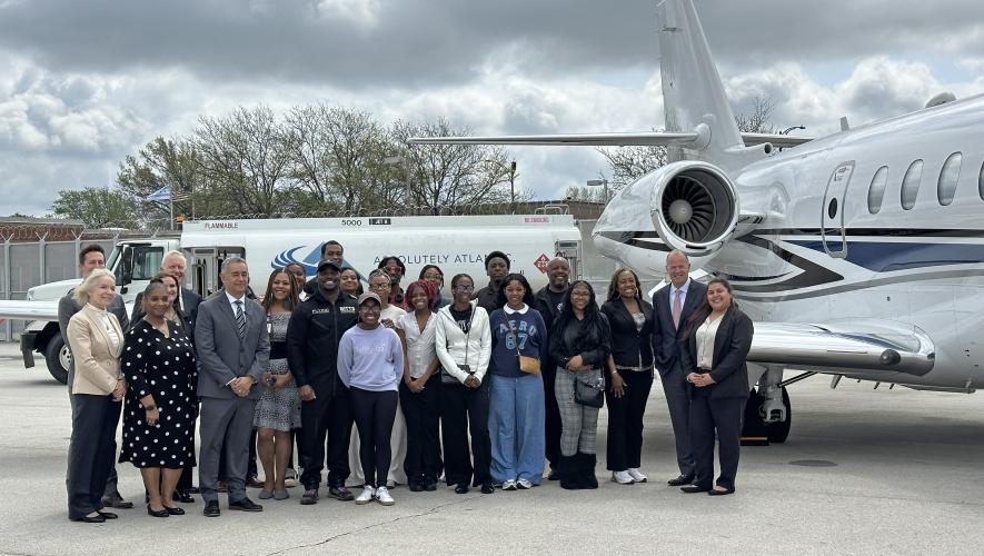Barrington Irving and students in front of business jet