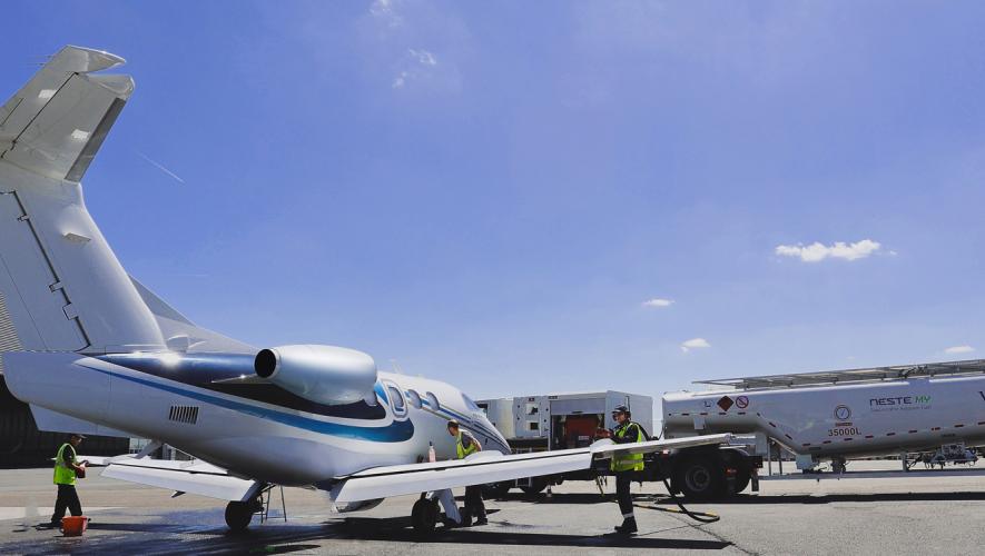 business jet fueling at Le Bourget
