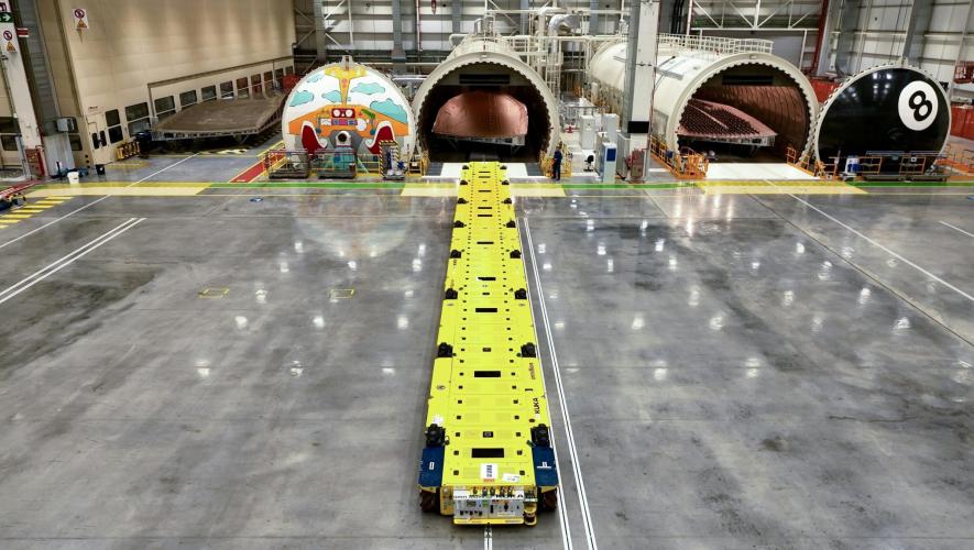 Airbus composite wing manufacturing 