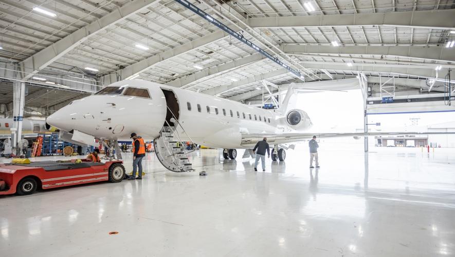 Bombardier Global 6000 in hangar 