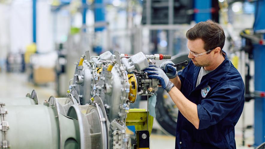 Pratt & Whitney engine technician