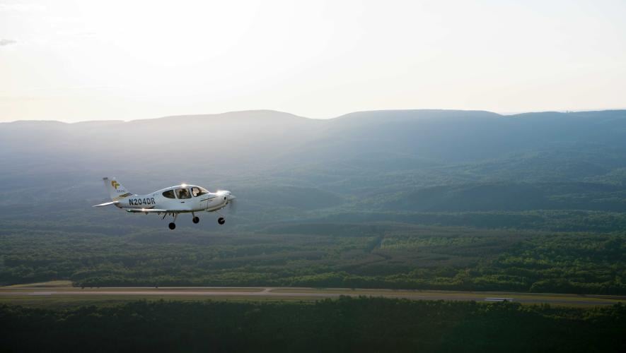 Cirrus TRAC 10 training airplane