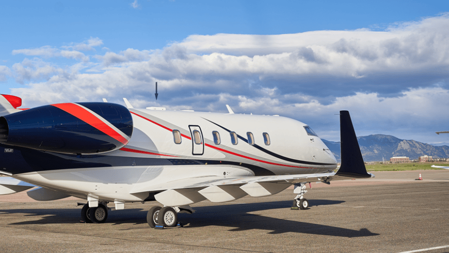 An arrow points to the Gogo Galileo HDX antenna on top of the fuselage of a business jet