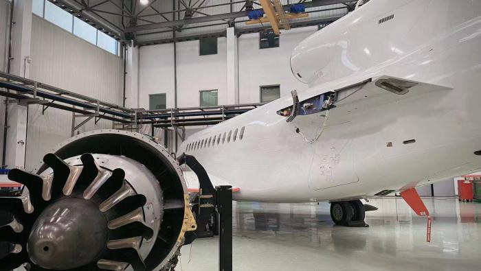 ExecuJet Haite preparing to swap engines in a Falcon 7X trijet
