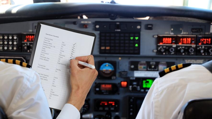 Pilot checklists (Photo: Adobe Stock)
