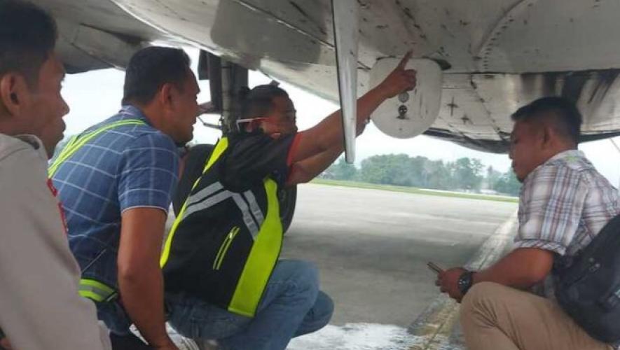 Indonesian investigators inspect a Trigana Air Boeing 737-500 for gunfire damage. 