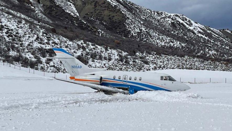Hawker 800XP runway excursion at Aspen-Pitkin County Airport