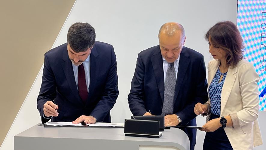 Signing of order for 43 Airbus Helicopters at EBACE