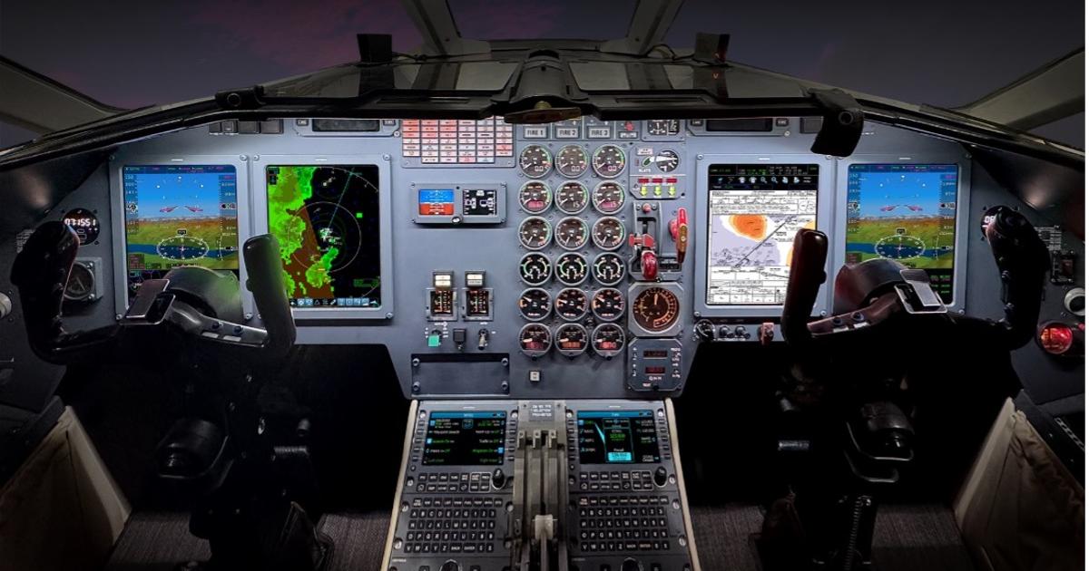 Universal InSight cockpit upgrade in Falcon 900B