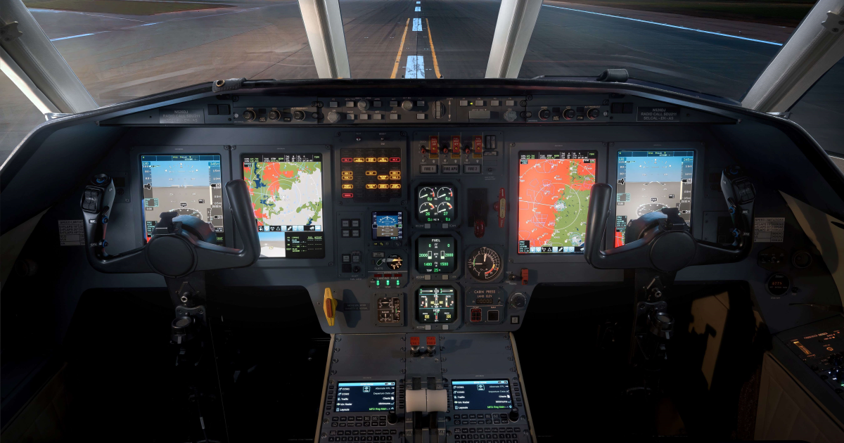 Universal InSight system in Falcon 2000