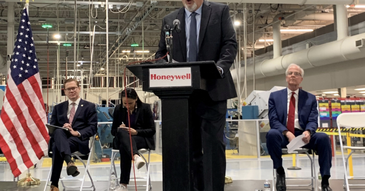 Jim Currier, president and CEO of Honeywell Aerospace Technologies, speaks at the company's expansion announcement in Kansas.