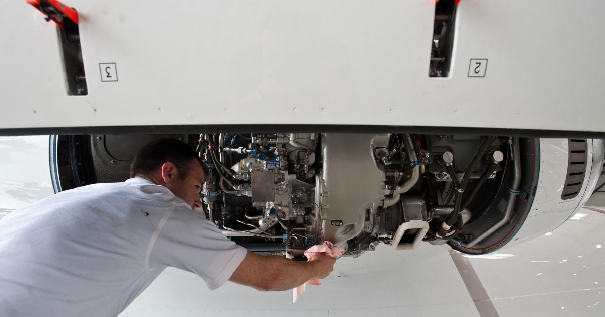 Dassault Falcon mechanic