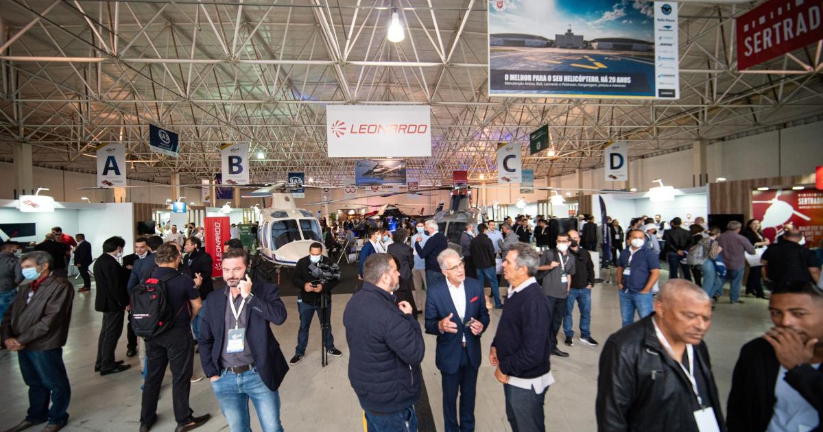 Crowds of showgoers at HeliXP