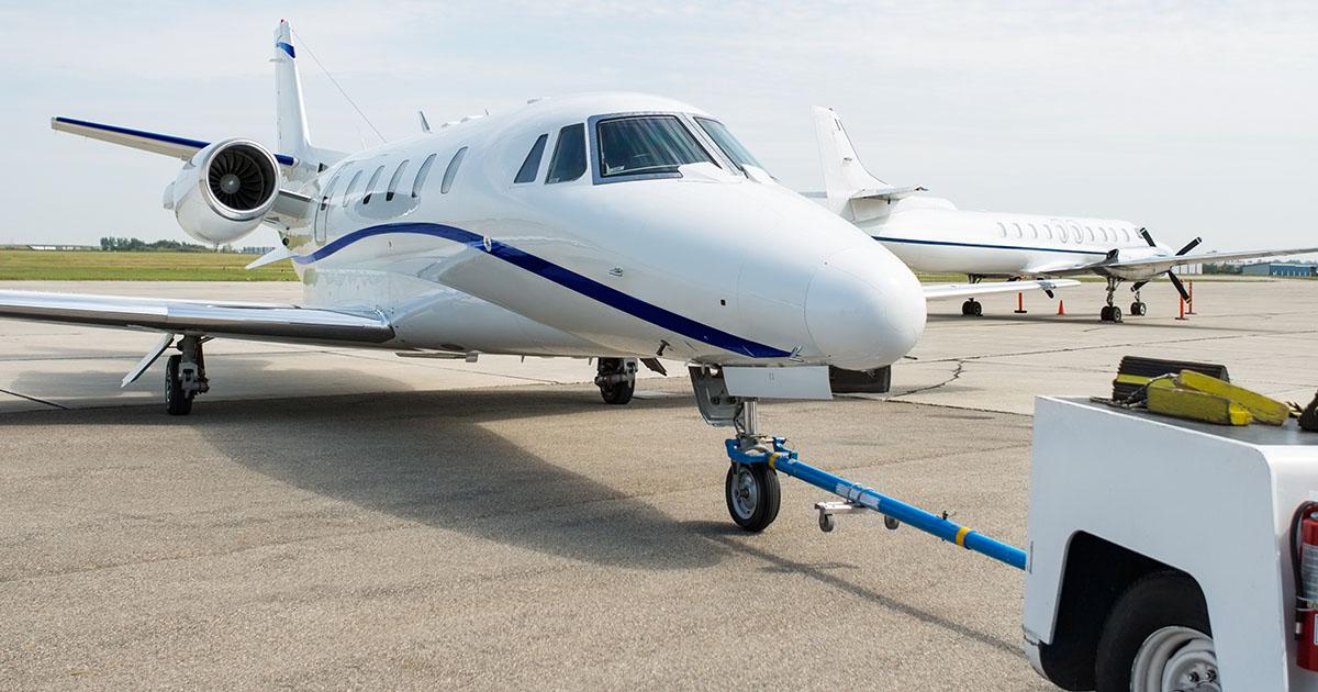 Towing business jet