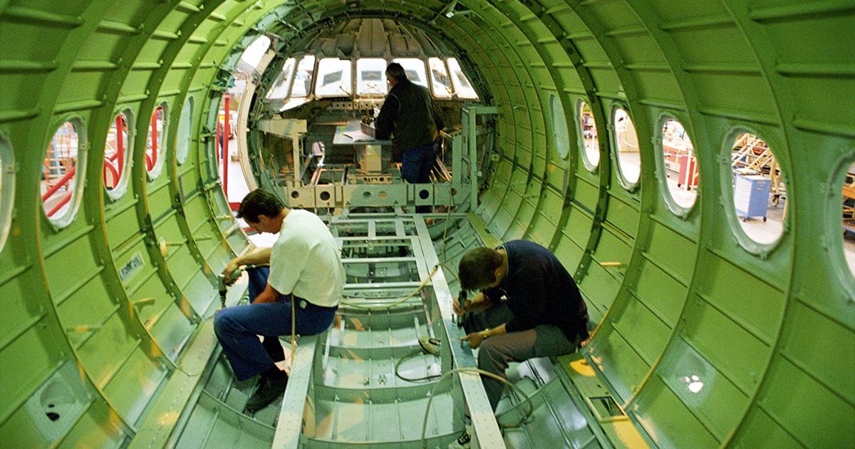 Dassault Falcon technicians