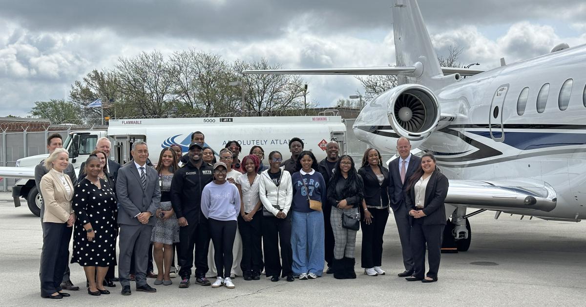 Barrington Irving and students in front of business jet