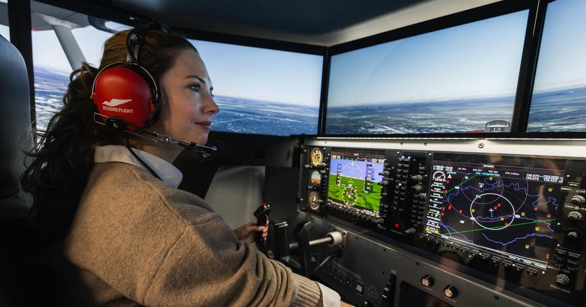 Redbird Flight airplane flight simulator