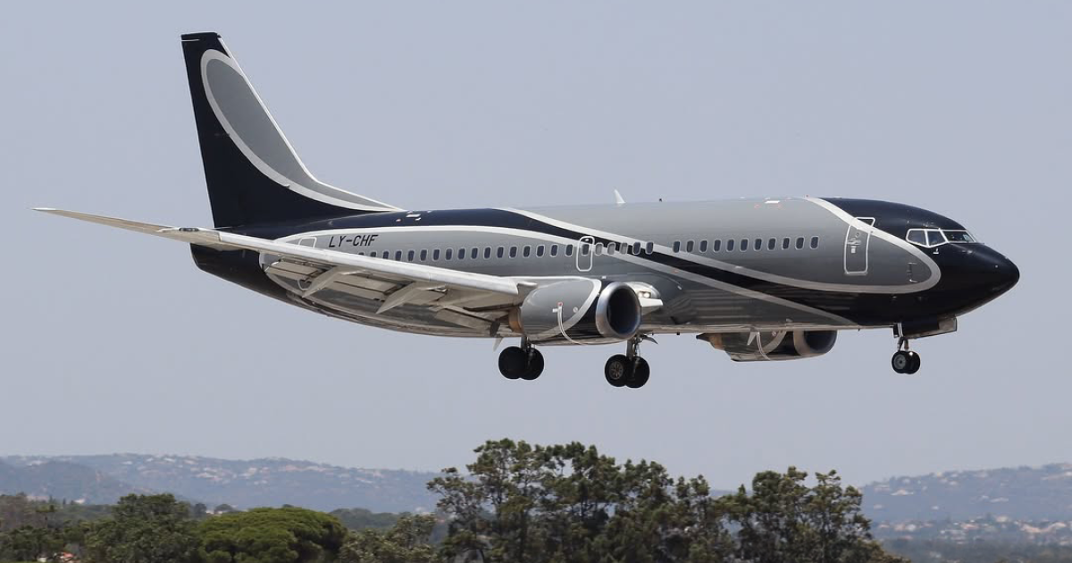 Boeing 737 airborne 
