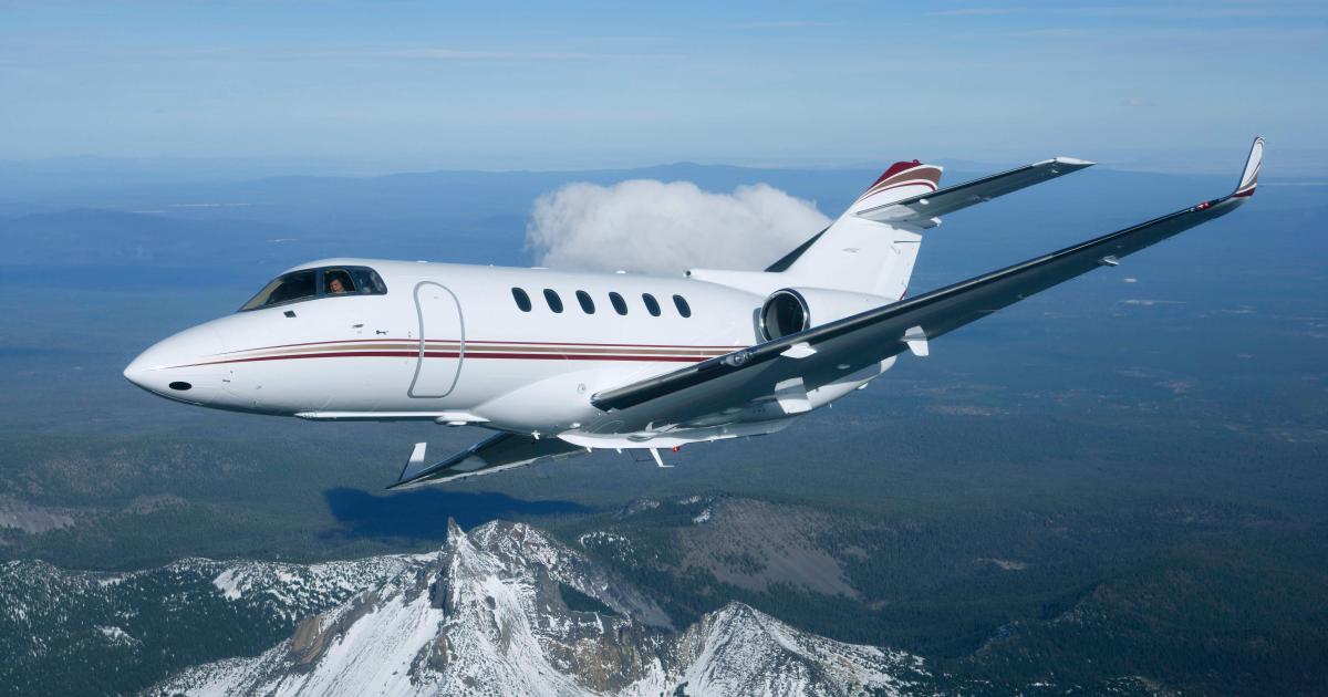 Hawker 900
